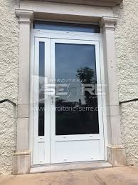3 lignes de portes d'entrée en aluminium à découvrir dès à présent. Etude Et Fabrication Porte D Entree Vitree En Aluminium Proche De Belleville 69 Miroiterie Serre