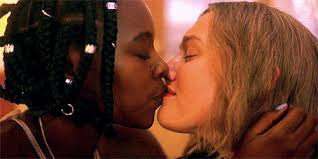 the great impersonator : TARA & DARCY // HEARTSTOPPER