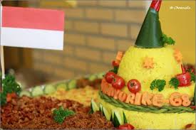 Nasi tumpeng biasa disajikan untuk momen 17 agustus atau hut kemerdekaan ri. Kegiatan Peringatan Ke 68 Hari Kemerdekaan Republik Indonesia Ppi Groningen