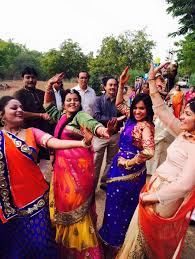Throughout bollywood dance history bollywood dancing styles have been heavily influenced by asian cultures. Indian Wedding Choreography Bollywood Dance Queens