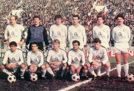 Kadro bilgisi için fotoğrafa tıklayın. Altay 1985 1986 Soldan Saga Ayaktakiler Zafer Bilgetay Ercan Ertemcoz Seref Emec Miodrag Jesic Mirza Sejdic Umit Kayihan Ot Klasik Kamyonlar Futbol Spor