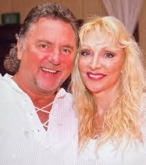 Dave Hassell's Instagram, Twitter & Facebook