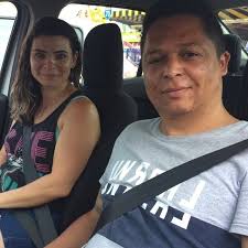 'Só nos vemos na garagem': as famílias que dividem o carro para trabalhar  24h por dia em apps de transporte