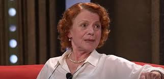 / miloš kopecký as maurice fadinard and iva janžurová as his clumsy bride helenka in oldřich lipský´s comedy straw hat (slaměný klobouk). Sfi890zf0d0rhm