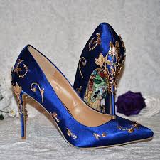 Scarpe sottili da sposa con strass a punta con tacco a spillo. Becci Boo S Custom Shoes Beauty And The Beast Soles Etsy Nel 2021 Scarpe Da Sposa Blu Scarpe Da Sposa Tacchi Da Sposa