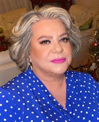 Yo creo que todos tenemos o deberíamos tener esa tía que es lo máximo con  sus sobrinos, que más que una tía es como una prima, cómplice de nuestras  locuras y la