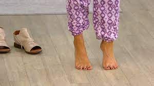 With a height of 5 feet 4 inches, amy has successfully maintained her body posture and size. Amy Stran S Feet Wikifeet