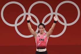 2013年，郭婞淳在國際賽事成績不斷提昇，她先在6月 亞洲舉重錦標賽 女子58公斤級以抓舉102公斤、挺舉134公斤、總和236公斤獲得金牌 。 7月 世界大學運動會 再以抓舉104公斤、挺舉134公斤、總和238公斤，三破世大運紀錄奪金。 0ir5pmjm3eu9bm