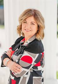 Institutional Advancement Director Receives Prestigious Community  Leadership Award