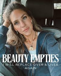 Like + comment BEAUTY for 🔗🔗🔗 to my favorite beauty products I will  repurchase again & again! These are some of my holy grail products that I  can't live without, & I