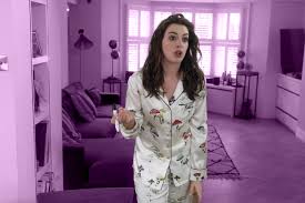 У линды и пэкстона проблемы в отношениях. Where To Buy Anne Hathaway S Silk Pajamas In Locked Down