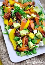 Salade Au Saumon Fume A La Mangue Cuisinons En Couleurs Recette Salade Saumon Salade Mangue Avocat Idee Recette Salade