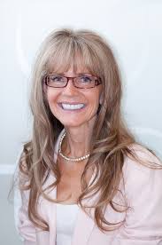 Evelyn Sharon's Instagram, Twitter & Facebook