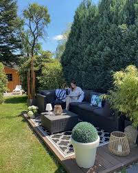 In Einem Voll Gestellten Raum Konnte Ich Mich Nicht Wohlfuhlen Zu Besuch Bei Gabriele S In Dortmund In 2020 Outdoor Dekorationen Im Freien Gartenmobel Sets