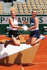 Krejcikova, siniakova win 3rd women's doubles. Dona De Roland Garros Krejcikova Tambem E Campea De Duplas Tenis Ge