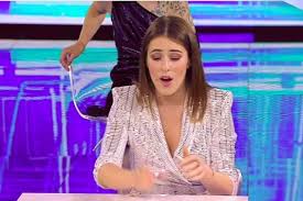 Diana del bufalo è un'attrice, una cantante e anche una conduttrice che, in pochi anni, ha dimostrato di essere eclettica. Se Proprio Lo Volete Sapere Amici Diana Del Bufalo Alla Fine Lo Ha Confessato In Diretta Tv Spettacolo