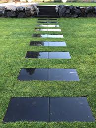 Neugestaltung Aussenanlage Hier Trittplatten Im Rasen Aussenanlagen Gartenbau Aussen