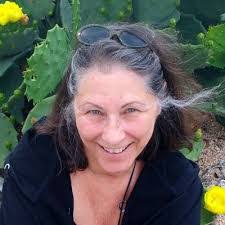 Lara Sweeney's Instagram, Twitter & Facebook