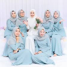 Trik mengkombinasikan warna pakaian agar. 29 Baju Bridesmaid Menarik Inspirasi Tema Warna Trending