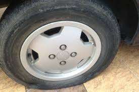 Seperti yang semua tahu, tayar adalah perkara terpenting bila sesuatu kereta bergerak. Tayar Kereta Pecah