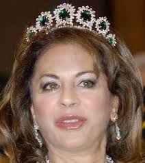 She was styled as cik puan kalsom on the same date and was elevated to the status of sultanah of pahang, with the title. Pin On Malaysia Tiara Mania