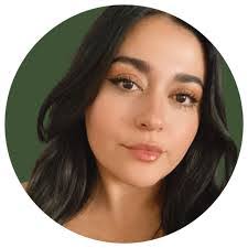 Leticia Nava's Instagram, Twitter & Facebook