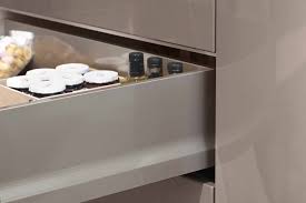 Häcker produziert in rödinghausen mit 1.400 mitarbeiter moderne einbauküchen, die höchste ansprüche an. Innenausstattung Fineline Ag