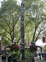 Totempfahl aus symmetrisch angeordneten geometrischen formen: Seattle Totempfahl Wikipedia