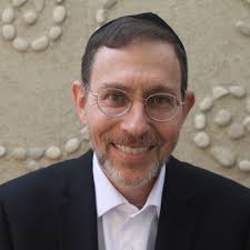 Today's #SymsSpotlight is our Jewish Values professor, Professor Ari  Wasserman. Professor Wasserman is a Torah lecturer, author, attorney and  businessman. A member of the bar in New York, California and Massachusetts,  he