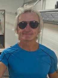 Keep it long Richard. Very distinguished! Celebrate the fact you have  plenty hair