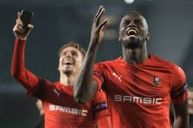 November 14, 2017 · en 2000, calais réalisait l'un des plus grands exploits de l'histoire du foot français. Video Coupe De France Rennes Rejoint Le Psg En 1 2 Finale Niang Buteur Buts Des Lions