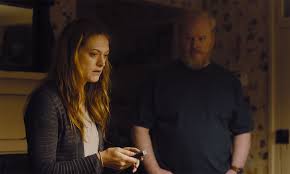 Marin yvonne ireland (nascida em 30 de agosto de 1979) é uma atriz americana, que é conhecida por seu trabalho no teatro e foi. Marin Ireland Movie Reviews Film Summaries Roger Ebert