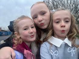 📸 Lots of selfies from yesterday! Our after school crew was all smiles,  silly faces, and full of personality 💛 These moments capture just how much  fun we have every day after school!