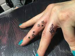Westend Tattoo Wien Tattoo Small Tattoo Kleine Tattoo Finger Tattoo Star Tattoo Stern Tattoo Tattoo Sterne Kleine Tattoo Manner Tattoos Sterne