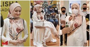 Hannah atau nama sebenarnya hannah adlina blackburne birch berkata, dia bersyukur keputusannya itu mendapat reaksi positif yang luar biasa dan meminta doa semua supaya dirinya terus istiqamah. Cantik Tudung Bawah Dada Netizen Puji Sopannya Hannah Delisha