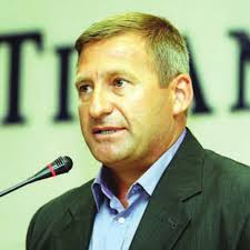 BERISHA URDHER SEKRET: KUFIRI, FILLONI NEGOCIATAT