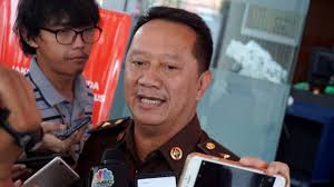 Dari foto yang disematkan, terlihat jaksa pinangki tengah berfoto bersama jacono. Kejaksaan Agung Usut Dugaan Pidana Pertemuan Jaksa Pinangki Dengan Djoko Tjandra Kumparan Com