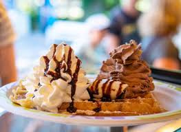 Europa Park On Instagram Wurdet Ihr Diese Waffel Teilen Oder Alleine Essen Europapark Waffelbackerei Gastronomie Italien T Food Desserts Cake
