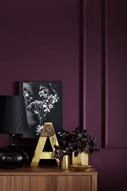 Flieder, helles violett, wirkt als wandfarbe und in der kleidung beruhigend und elegant. Schoner Wohnen Farbe Farbwirkung Violett