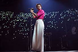 The album's first single lights up was released without major announcements on october 11, 2019, accompanied by a. Rs Charts Harry Styles Fine Line Enjoys Second Week At Number One Rolling Stone