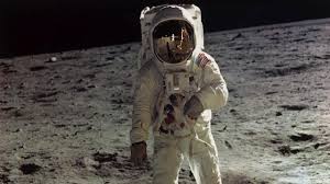 «in questo luogo le persone con il pianeta terra per la prima volta hanno messo piede sulla luna nel luglio 1969 nostra era. L Uomo Sulla Luna Lo Sbarco Impossibile Che Oggi Fa Sognare Marte La Repubblica