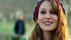 Farah zeynep abdullah, türk oyuncudur. Farah Zeynep Abdullah In Yeni Projesi Belli Oldu Mu