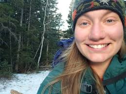 Hi ! I'm a female college student . I have experience in teaching & im a  biology major with minor of business management . I am currently looking  for a job .