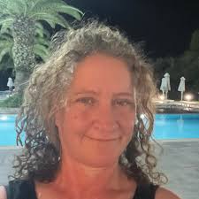 Does anyone remember the castle bar? 🍻🍷 This photo was taken in the early  90's before the restoration project that developed the whole of Durlston  Castle. What does everyone think of the '