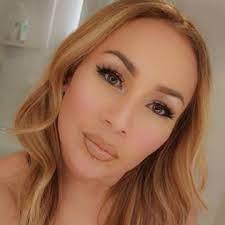 Anne Yoshimura's Instagram, Twitter & Facebook