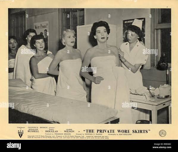 THE PRIVATE WORE SKIRTS (1953) AKA NEVER WAVE AT A WAC ROSALIND RUSSELL  (2ND LEFT) NORMAN Z MCLEOD (DIR) MOVIESTORE COLLECTION LTD Stock Photo -  Alamy