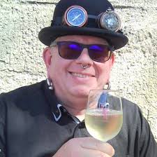 Radlerinnen und Radler aufgepasst! Neues Fahrradfachgeschäft in Meißens  Altstadt eröffnet. Meißen bereitet sich auf die Radsaison vor. Der Bauhof  stellt die Fahrradständer auf, die Fahrradfahrer-Rastplätze werden wieder  in Schuss gebracht und in