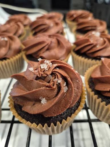 Not a copy. Not inspired. This is the official Magnolia Bakery cupcake  recipe — shared by their Chief Baking Officer! 🍫 Recipe's in the video  🍫🧁 #viralvideos #chocolatecake #çikolata #corek #tarif #cupcake