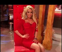 Blondă, cu sânii mari și o talie de viespe, fosta asistentă tv a lui capatos a făcut furori pe instagram, dar și pe plajă, după cele mai noi operații estetice. Loredana Chivu Este De Nerecunoscut Ultima OperaÈ›ie EsteticÄƒ A Transformat O Total Evenimentul Zilei