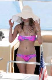 avril-lavigne-nipple-slip-yacht-01-830x1269.jpg | MOTHERLESS.COM ™